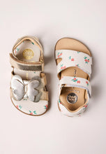 Load image into Gallery viewer, Barefoot Sandal Butterfly Gold and White