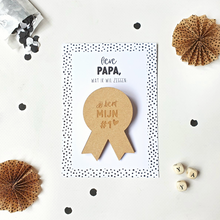 Load image into Gallery viewer, Ansichtkaart + Medaille Button Lieve Papa