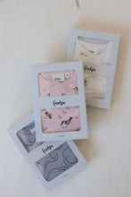 Load image into Gallery viewer, Suit with Hat Giftset Animals