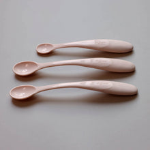 Load image into Gallery viewer, Weaning spoons for baby food, 3 colors