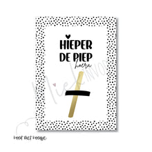 Load image into Gallery viewer, Ansichtkaart met Goud Kaarsje Hieperdepiep Hoera