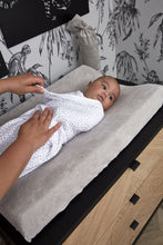 Load image into Gallery viewer, Wrapper Swaddle Cheetah Light Grey (0-3 months)