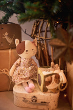 Load image into Gallery viewer, Cuddle Cat Jill
