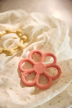Load image into Gallery viewer, Teether Ring Flower
