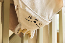 Load image into Gallery viewer, Hooded Towel Charlie Cat

