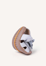 Load image into Gallery viewer, Barefoot Sandal Butterfly Gold and White
