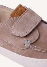 Load image into Gallery viewer, Barefoot Boat Shoes Sand &amp; Navy
