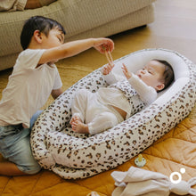 Load image into Gallery viewer, Babynest Cocoon Leopard
