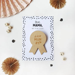 Ansichtkaart + Medaille Button Lieve Mama