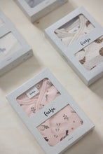 Load image into Gallery viewer, Suit with Hat Giftset Croissant
