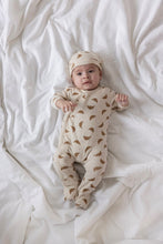 Load image into Gallery viewer, Suit with Hat Giftset Croissant
