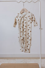 Load image into Gallery viewer, Suit with Hat Giftset Croissant
