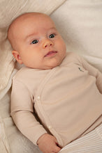 Load image into Gallery viewer, Shirt Wrap Rib Honey Bear
