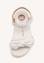 Load image into Gallery viewer, Sandal Barefoot Bow White &amp; Pink
