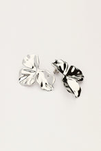 Load image into Gallery viewer, Earring Half Flower
