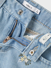 Load image into Gallery viewer, Jeans Short Floral Embroidery
