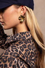 Load image into Gallery viewer, Earring Flower
