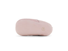Load image into Gallery viewer, Newborn Soft Shoes Pink
