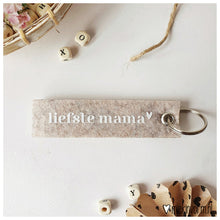 Load image into Gallery viewer, Sleutelhanger / Keychain Liefste Mama
